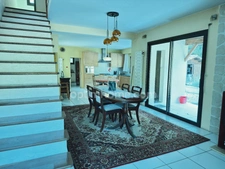 Maison d’architecte avec studio indépendant et vaste terrain boisé de 4 hectares