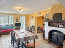 Villa avec piscine couverte, jardin clos autour avec puits pour environ 1800 M2