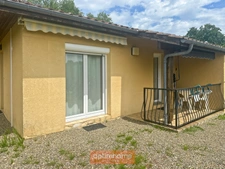 2 PAVILLONS DE PLAIN-PIED COMPOSES DE 4 APPARTEMENTS T2, PARKING ET JARDIN AUTOUR.