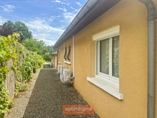 2 PAVILLONS DE PLAIN-PIED COMPOSES DE 4 APPARTEMENTS T2, PARKING ET JARDIN AUTOUR.