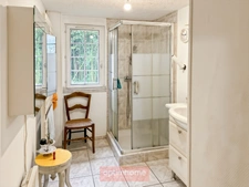 Maison de campagne avec son gite indépendant et dépendances sur 2,50 Ha.