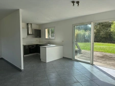  villa récente de 4 pièces plus 1 garage attenant sur un terrain clos de 2000 M2 environ
