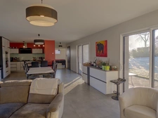 Villa contemporaine de 2017, 4 garages, carport, piscine, pool house, terrain boisé de 8450 M2.