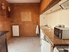 Maison à vendre 3 pièces, jardin avec puits de 690 M2, ateliers, garages.
