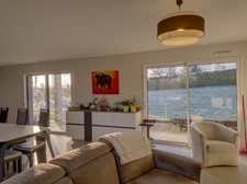Villa contemporaine de 2017, 4 garages, carport, piscine, pool house, terrain boisé de 8450 M2.