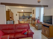 Coeur de village. Maison de charme et de caractere avec garage, atelier, cours, jardinet.