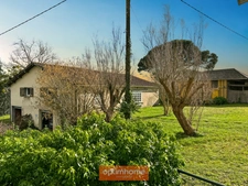 Maison de campagne avec son gite indépendant et dépendances sur 2,50 Ha.