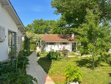 Villa rénovée avec jardin luxuriant d'environ 2200 M2.