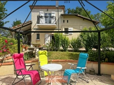 Villa T4 avec piscine couverte, jardin clos autour pour environ 1800 M2