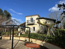 Villa avec piscine couverte, jardin clos autour avec puits pour environ 1800 M2