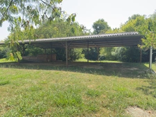 MAISON DE CARACTERE 250 M2 HABITABLES, GARAGE EN PIERRE 65 M2, HANGAR AGRICOLE 260 M2, JARDIN 5000 M2