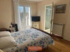 Villa avec piscine couverte, jardin clos autour avec puits pour environ 1800 M2