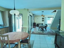  Maison d’architecte avec studio indépendant et vaste terrain boisé de 4 hectares