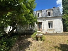 Maison de ville avec charme et caractère, spacieuse dépendance en pierre, jardin de 2000 M2.