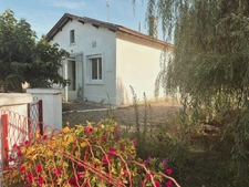 Maison à vendre 3 pièces, jardin avec puits de 690 M2, ateliers, garages.