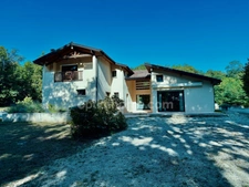  Maison d’architecte avec studio indépendant et vaste terrain boisé de 4 hectares
