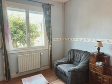 Maison à vendre 3 pièces, jardin avec puits de 690 M2, ateliers, garages.