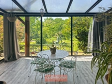 Villa rénovée avec jardin luxuriant d'environ 2200 M2.