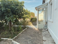 Maison à vendre 3 pièces, jardin avec puits de 690 M2, ateliers, garages.