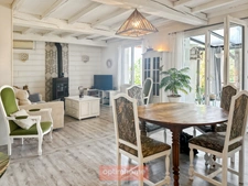 Villa rénovée avec jardin luxuriant d'environ 2200 M2.