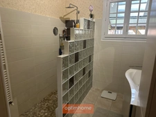 Villa avec piscine couverte, jardin clos autour avec puits pour environ 1800 M2