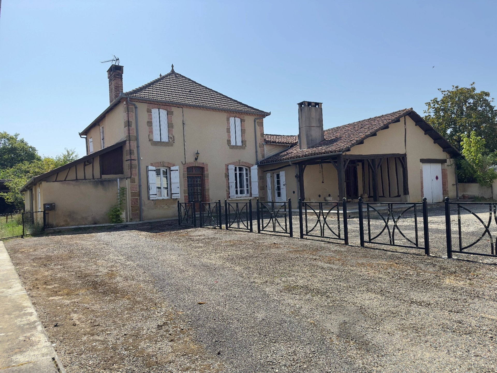 Maison 8 pièces 250 m² · à Cazaubon · 250 m² · 220 000 €