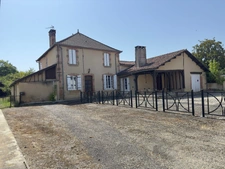 MAISON DE CARACTERE 250 M2 HABITABLES, GARAGE EN PIERRE 65 M2, HANGAR AGRICOLE 260 M2, JARDIN 5000 M2