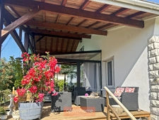 Villa rénovée avec jardin luxuriant d'environ 2200 M2.