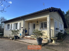 Villa avec piscine couverte, jardin clos autour avec puits pour environ 1800 M2