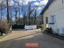 Villa avec piscine couverte, jardin clos autour avec puits pour environ 1800 M2