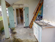 Villa d'environ 112 M2, proche commerces, jardin devant pour 950 M2, puits, garage attenant de 30 M2