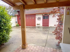 Coeur de village. Maison de charme et de caractere avec garage, atelier, cours, jardinet.
