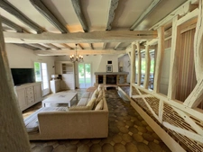 Belle villa traditionnelle avec piscine, terrasse couverte avec barbecue, garage et jardin arborée de 5500 M2