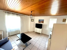 Appartement lumineux au cœur de Gréoux-les-Bains – Dernier étage avec vue sur le clocher