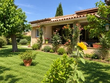Maison familiale avec beau terrain à Vinon-sur-Verdon – proximité Verdon et commodités à pied