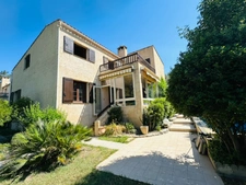 Maison familiale 5 chambres – 173 m² – Jardin, piscine, garage, terrasse et vue