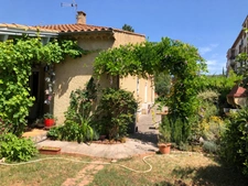 Maison familiale avec beau terrain à Vinon-sur-Verdon – proximité Verdon et commodités à pied