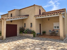 Maison familiale avec beau terrain à Vinon-sur-Verdon – proximité Verdon et commodités à pied