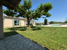 Maison familiale avec piscine, vue panoramique et cadre privilégié