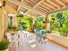 Maison familiale avec beau terrain à Vinon-sur-Verdon – proximité Verdon et commodités à pied