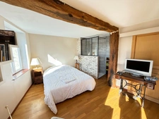 MAISON EN PIERRES MEULIERES AVEC SOUS-SOL TOTAL, 4 CHAMBRES