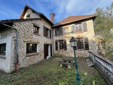 297 m2 habitables sur terrain de 9000 m2 