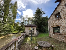 297 m2 habitables sur terrain de 9000 m2 
