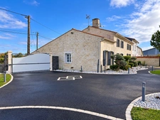 Maison à vendre Charmante maison en pierre de 176 avec dépendances et jardin paysager . AUTHON EBEON (17)