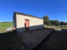 Maison d'habitation en pierre à vendre BURIE 17770 .