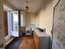 Maison d'habitation en pierre à vendre BURIE 17770 .