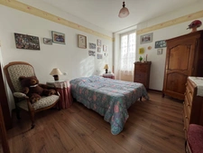 A VENDRE CENTRE MATHA MAISON EN PIERRE AVEC TERRAIN CLOS ET GARAGE 