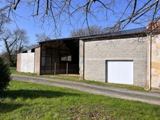GRANGE  à vendre AVEC TERRAIN AGRICOLE BURIE (17)