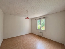 Maison à vendre 6 pièces SAINT SAUVANT (17)Avec terrain en zone U.