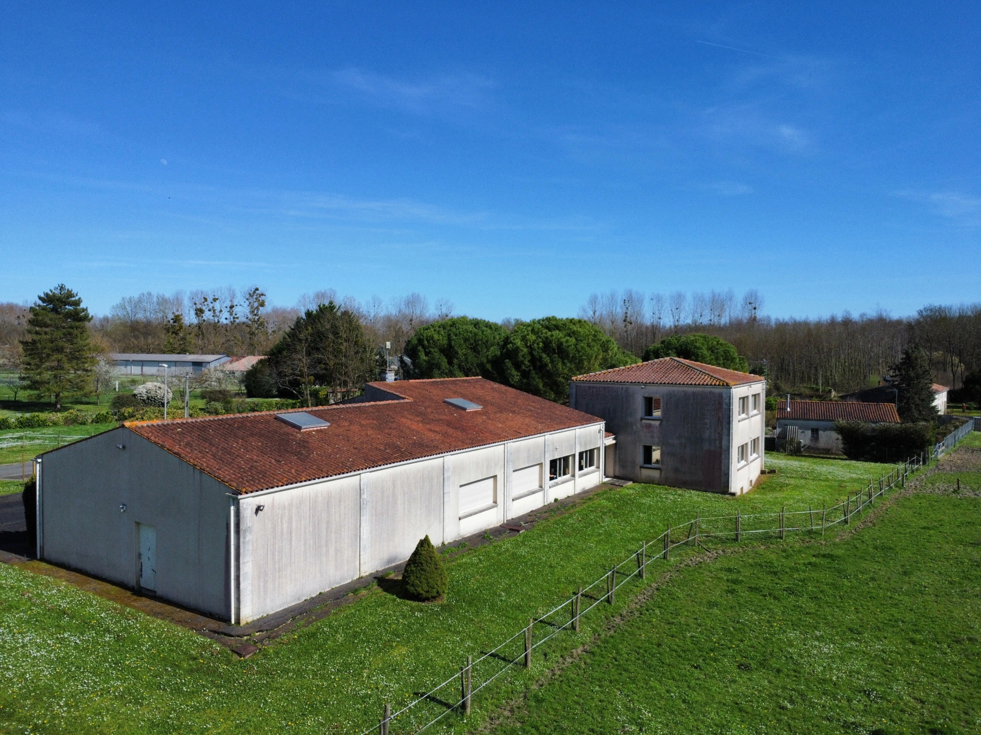 Maison 15 pièces 689 m² · à Migron · 689 m² · 446 500 €